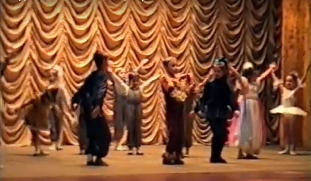 Заняття у танцювальному гуртку при Будинку культури ДВРЗ