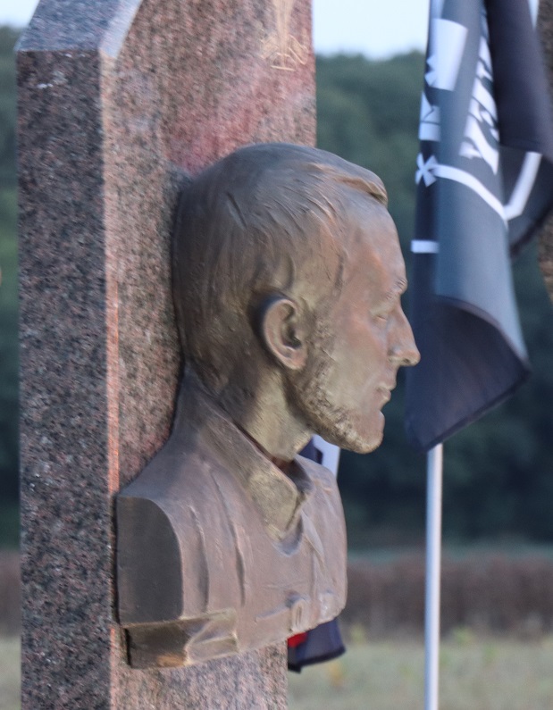 A monument to Denys and other defenders of Ukraine was opened in Kholodny Yar