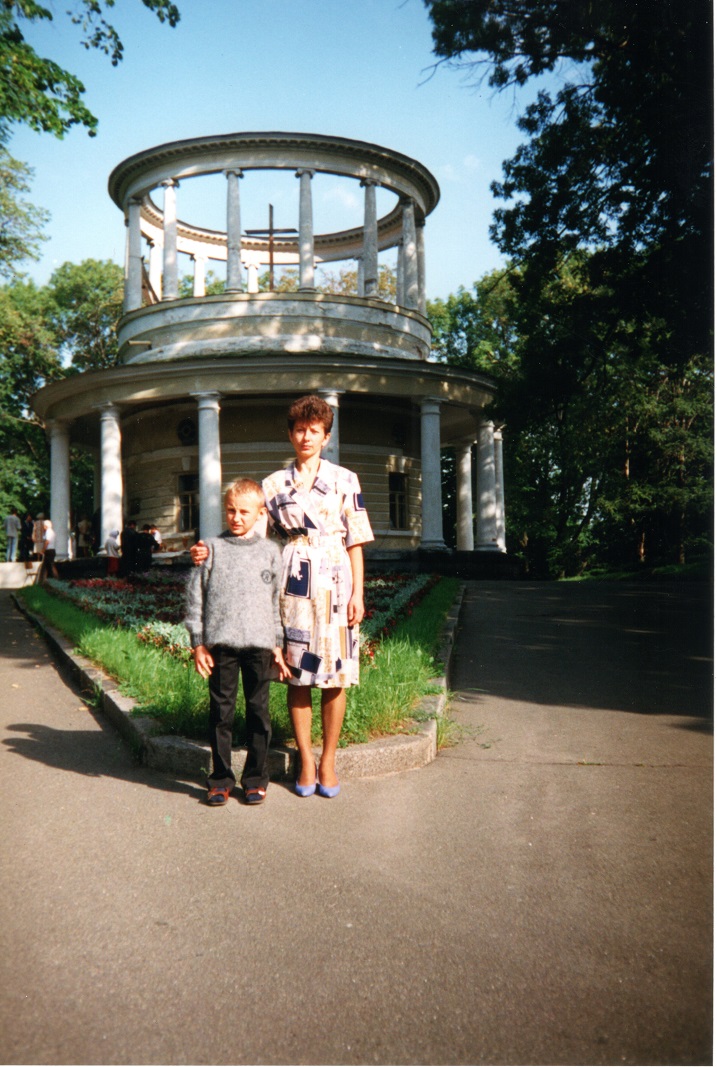 1990 ths  (Kyiv, Askold grave )